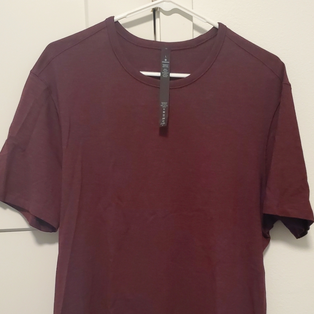 Men's Large Lululemon 5 Year Basic Tee Shirt Red